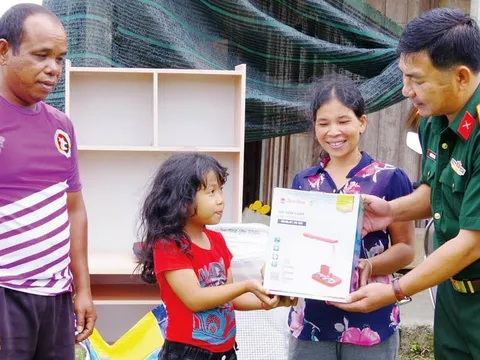 Chương Trình Thiện Nguyện - Chắp Cánh Ước Mơ cho em tới trường